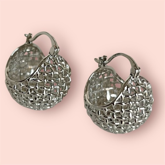LAST 1 🔥 Basketweave Huggie Earrings Silver Tone Luxury Jewelry - Picture 4 of 7